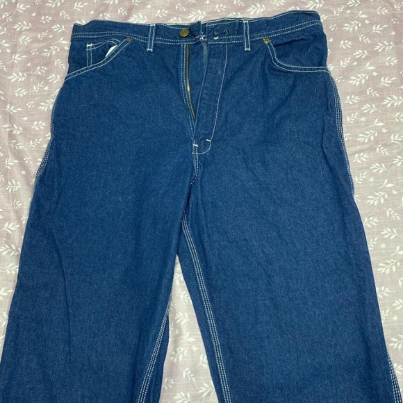 Key jeans in a dark blue wash. - Picture 3 of 6